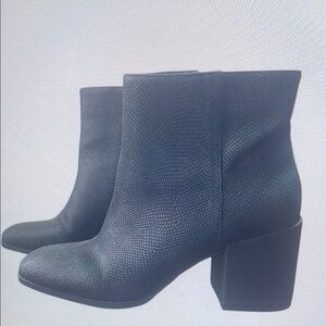 Elegant Black Heeled Boots